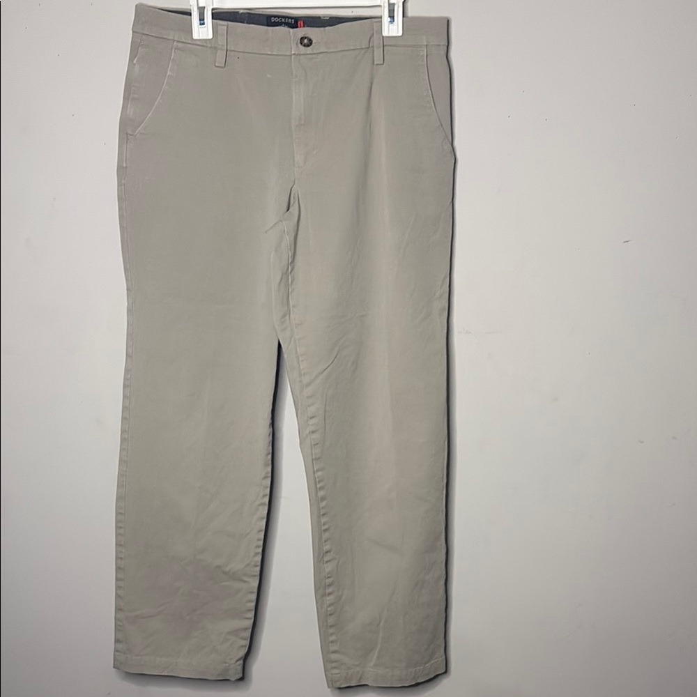 Dockers Men's Tan Chino Pants